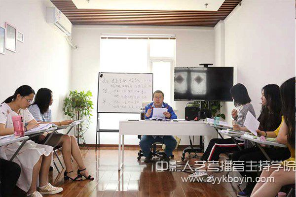 播音主持培訓(xùn)即興評(píng)述課堂