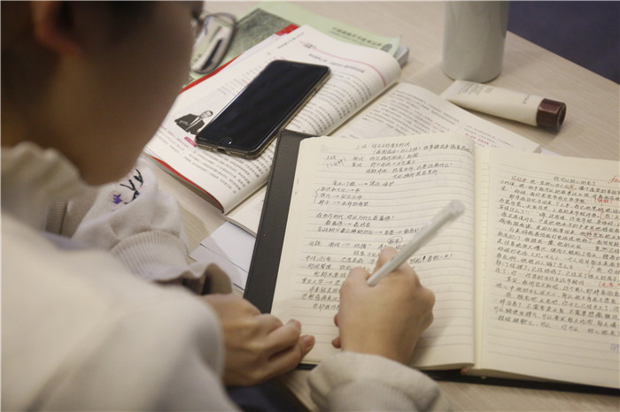 通訊稿朗誦