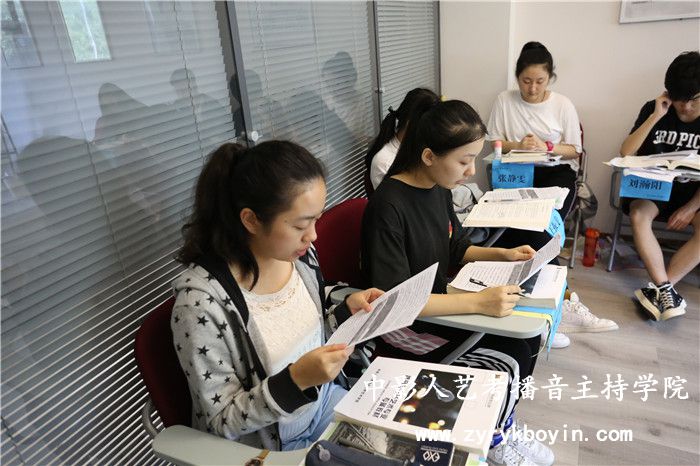 新聞稿件