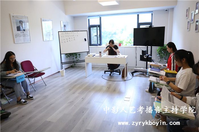 自備稿件