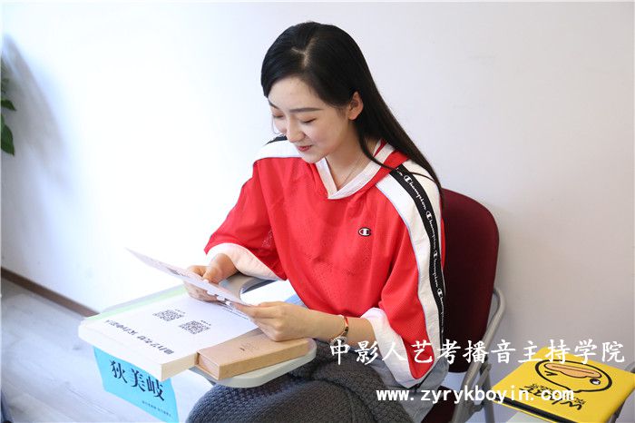 稿件朗誦