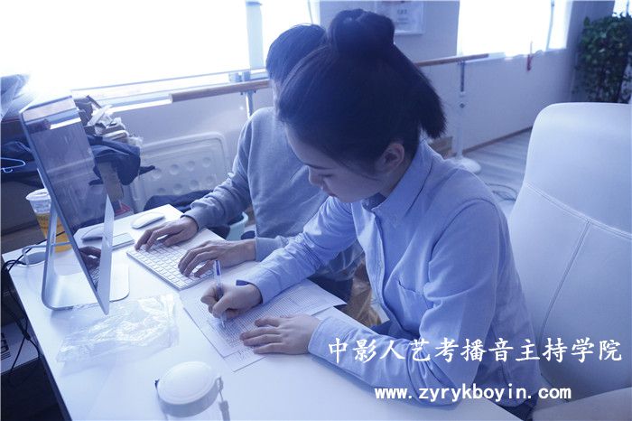 廣播稿件