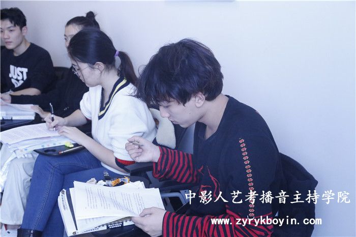 配樂詩朗誦