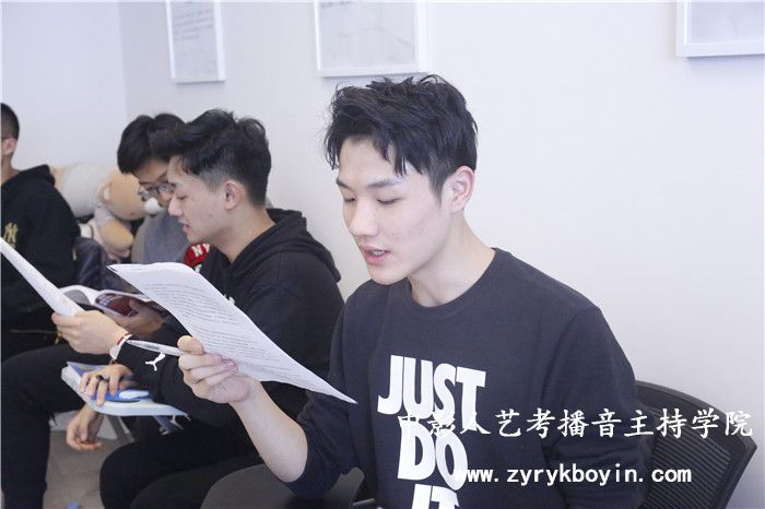 配樂詩朗誦