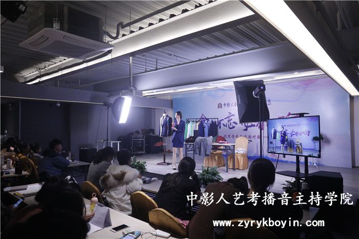 自備稿件