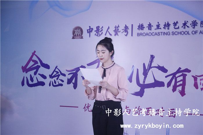 自備稿件朗誦