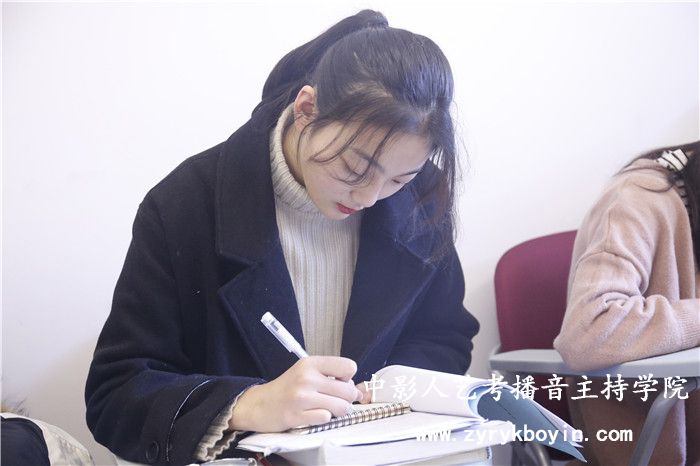 稿件朗誦