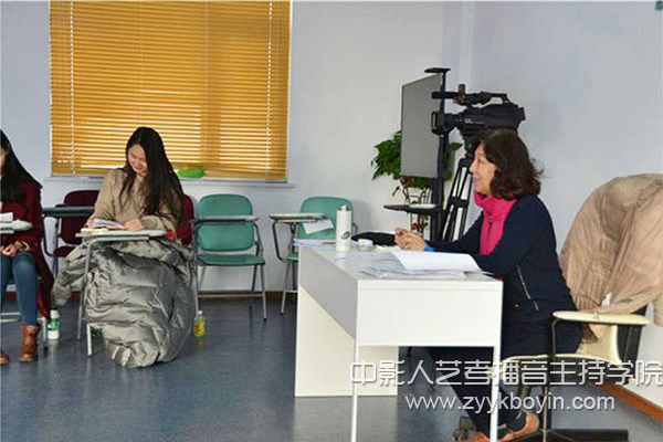 播音主持專業(yè)課上