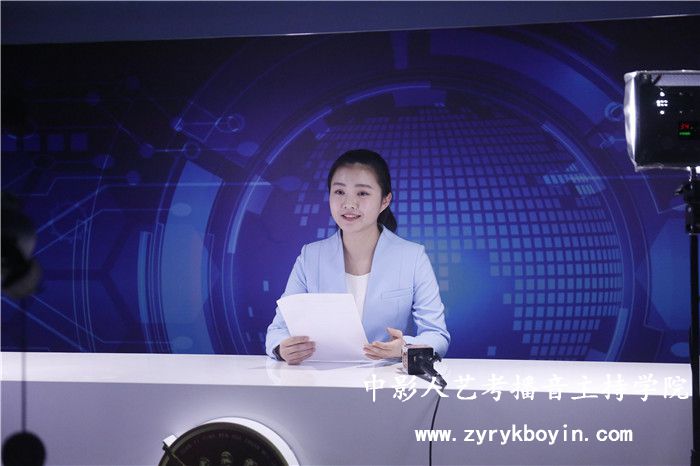 新聞聯(lián)播播音員