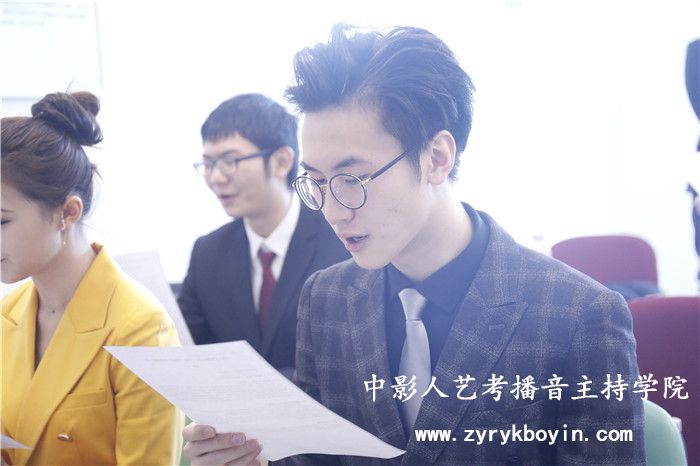 新聞主持人