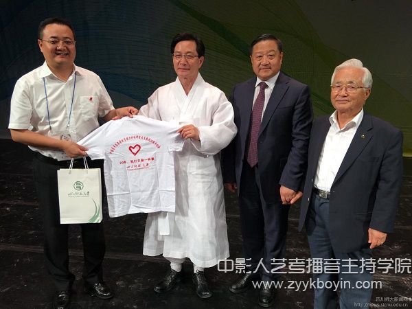 贈(zèng)送紀(jì)念品.jpg