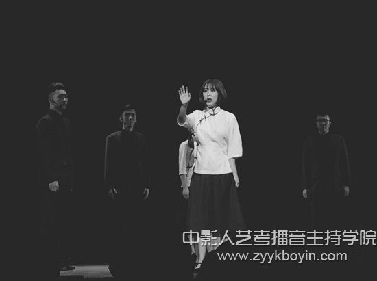《請銘記，霧重慶》深切追憶曾經(jīng)的炮火與喧囂.jpg