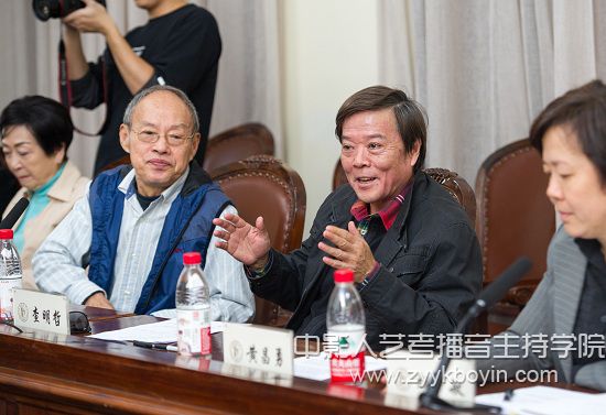 査明哲發(fā)表講話