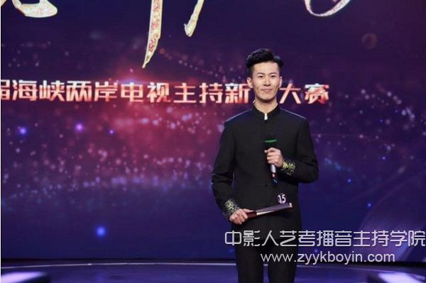 播音與主持系銅獎(jiǎng)選手荊志浩.jpg