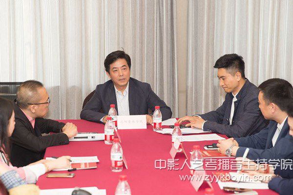 沈陽(yáng)音樂學(xué)院副院長(zhǎng)趙德山在會(huì)議上致辭