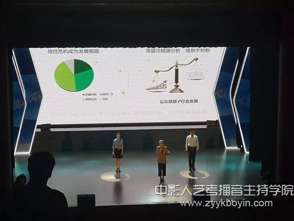新聞與傳播學院學生丁雨萌.jpg