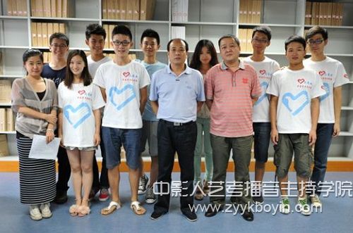 播音主持藝術(shù)學(xué)院促進(jìn)語(yǔ)言文化的社會(huì)推廣.jpg