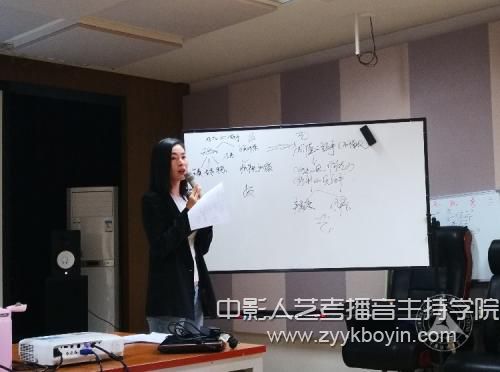 中傳音樂(lè)與錄音藝術(shù)學(xué)院舉辦流行歌曲演唱技與藝專(zhuān)場(chǎng)講座.jpg