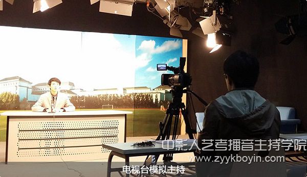 電視臺(tái)模擬主持.jpg