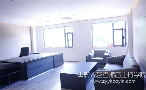 中影人播音主持學(xué)院會(huì)客廳