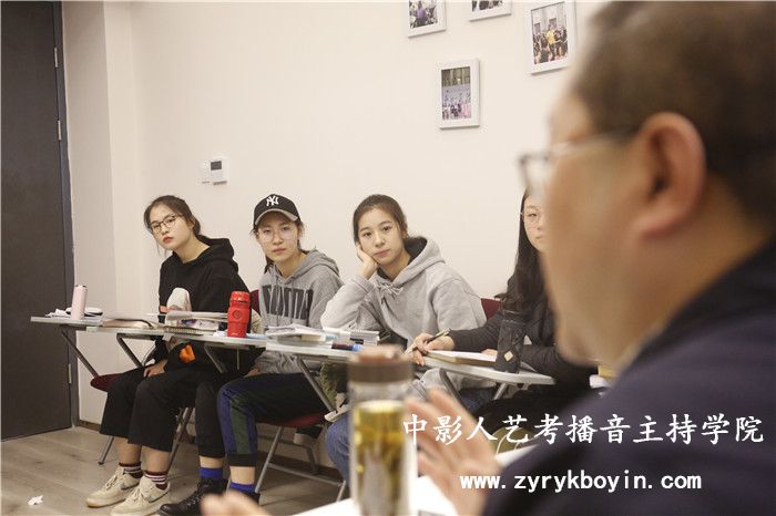 自備稿件