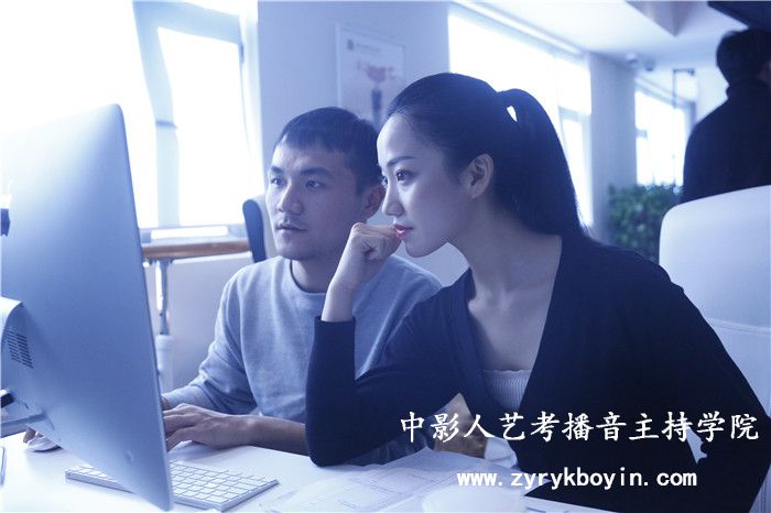 廣播員稿件