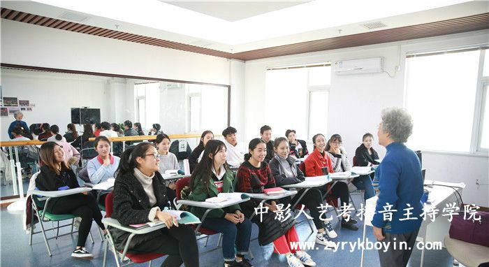 張慧老師文學(xué)作品朗誦技巧講解課堂.jpg